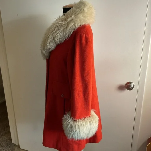 25. Vintage Retro 60s 70s Sears Red and Cream Pea Coat with Luxurious Fur Collar - Picture 6 of 16